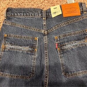 Levi's Relaxed Fit High Rise Ribcage Bell
Size 27x32